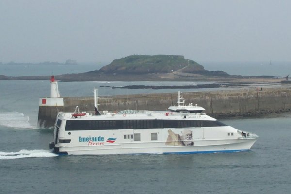 Saint-Malo (2005-05-05) - Under Emeraude Ferries flag